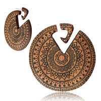 Load image into Gallery viewer, Handgefertigtes Mandala Fake Piercing Hanger aus Sawo Holz - chic - net.de
