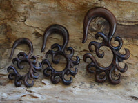 Cargar imagen en el visor de la galería, Sonoholz Piercing Holz Schnörkel Spirale Hook Dehnschnecke
