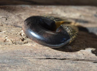 Load image into Gallery viewer, Ohrgewicht Brass Holz Schlüsselloch Dots 10mm Piercing
