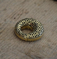 Load image into Gallery viewer, Ohrgewicht Brass 6mm Piercing Clicker Blume des Lebens
