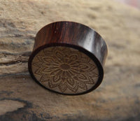 Load image into Gallery viewer, Flesh Plug Holz Dahlie hell dunkel double flared
