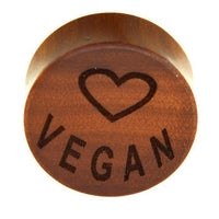 Cargar imagen en el visor de la galería, Flesh Plug Holz rotbraun Gravur Herz I Love Vegan
