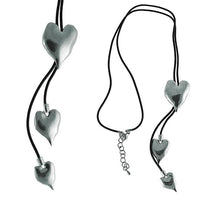 Load image into Gallery viewer, Kette Kautschuk - Band schwarz Anhänger Messing Herzen unregelmäßige Form 76 - 82 cm - chic - net.de
