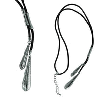 Load image into Gallery viewer, Kette Kautschuk - Band schwarz Anhänger Messing Tropfen ungleich lang 83 - 90 cm - chic - net.de
