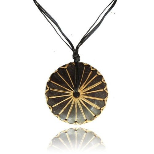 Kette Kokos Holz Kreis Anhänger mit hellem Bast Sonnenform mit verstellbarer Bauwollkette - chic - net.de