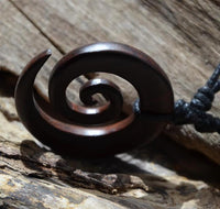 Load image into Gallery viewer, Surferkette Narraholz Halskette Spirale verstellbar dunkel
