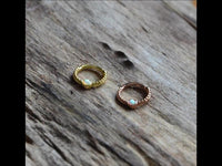 Cargar imagen en el visor de la galería, Klapp Segment Ring Piercing gold rotgold Opal weiß - chic - net.de

