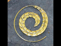 Load image into Gallery viewer, Messing Spirale Ohrringe Piercing Blattadern antik gold - chic - net.de
