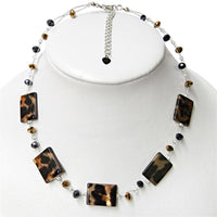 Load image into Gallery viewer, Muschelkette eckig braun getigert Perlmutt Glitzerperlen Edelstahl 41 - 48 cm - chic - net.de
