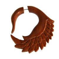 Load image into Gallery viewer, Fake Piercing Ohrring Holz Hook Schwan rotbraun
