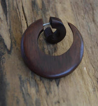 Load image into Gallery viewer, Fake Piercing Ohrring Narra Holz Spirale breiter werdend
