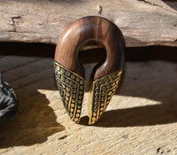 Cargar imagen en el visor de la galería, Ohrgewicht Brass Holz Schlüsselloch Dots 10mm Piercing - chic - net.de
