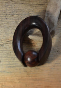 Load image into Gallery viewer, Ohrgewicht Klemmkugel Ring Narraholz 12mm Piercing oval - chic - net.de
