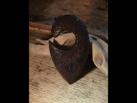 Load image into Gallery viewer, Ohrgewicht Narraholz Tropfen 16mm Piercing Blumen - chic - net.de
