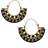 Load image into Gallery viewer, Ohrringe Arang Holz Brass gold halber Ring verziert - chic - net.de
