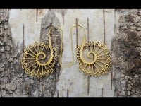 Cargar imagen en el visor de la galería, Ohrringe Messing antik golden Tribal Ohrhänger Spiralen Stäbe starr Haken - chic - net.de
