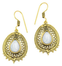 Load image into Gallery viewer, Ohrringe Mondstein Tropfen oval Zacken Kreise Messing antik golden Tribal - chic - net.de
