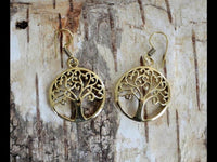 Cargar imagen en el visor de la galería, Ohrringe rund Baum des Lebens verzweigt spiralig Messing Brass antik golden Tribal Ohrhänger - chic - net.de
