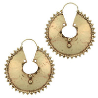 Cargar imagen en el visor de la galería, Ohrringe Tribal runde Platte gewölbt mit kleinen Kugeln Verzierung aus antik gold Brass - chic - net.de
