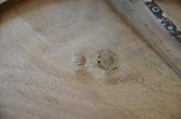 Load image into Gallery viewer, Ohrstecker 925 Sterling Silber Gitter rund gebürstet - chic - net.de
