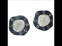 Load image into Gallery viewer, Ohrstecker 925 Sterling Silber Scheibe schwarz Blätter - chic - net.de
