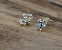 Load image into Gallery viewer, Ohrstecker 925 Sterling Silber Stern Opal oxidiert - chic - net.de
