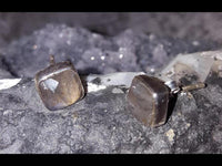 Load image into Gallery viewer, Ohrstecker Mondstein Quadrat 8 mm 925er Sterlingsilber Rand facettiert weiß gewölbt - chic - net.de
