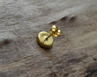 Load image into Gallery viewer, Ohrstecker Silber 925 vergoldet crushed Stein Malachit rund - chic - net.de
