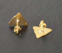 Load image into Gallery viewer, Ohrstecker vergoldet 925 Silber Dreieck wellig - chic - net.de
