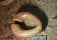 Load image into Gallery viewer, Olivenholz 14mm Piercing Hoop Creole Ei Form Dehner 70mm - chic - net.de

