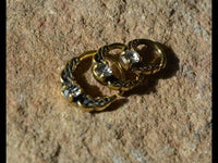 Load image into Gallery viewer, Universal Piercing Ring Brass klar Kristall Knoten celtic
