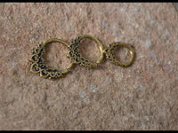 Load image into Gallery viewer, Universal Piercing Ring Brass Herz Bögen Punkte gold
