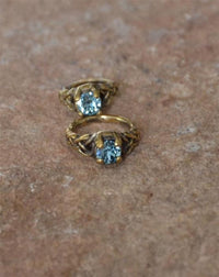Load image into Gallery viewer, Universal Piercing Ring Brass Knoten celtic aqua Kristall
