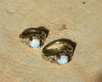 Load image into Gallery viewer, Universal Piercing Ring Brass Knoten celtic Opal weiß
