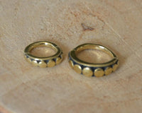 Load image into Gallery viewer, Universal Piercing Ring Messing gold Punkte
