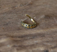 Load image into Gallery viewer, Universal Piercing Ring Messing gold Punkte
