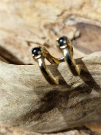 Cargar imagen en el visor de la galería, Ear cuff Dread Lock Bead Messing gold Onyx Bögen
