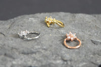Load image into Gallery viewer, Piercing Edelstahl Ring für Nase Ohr Kristall Blume - chic - net.de

