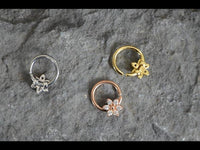 Load image into Gallery viewer, Piercing Edelstahl Ring für Nase Ohr Kristall Blume - chic - net.de
