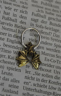 Load image into Gallery viewer, Piercing Klemmkugel Ring Brass Edelstahl Fledermaus - chic - net.de
