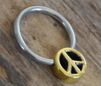 Load image into Gallery viewer, Piercing Klemmkugel Ring Brass Edelstahl Peace Zeichen - chic - net.de
