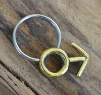 Load image into Gallery viewer, Piercing Klemmkugel Ring Brass Edelstahl Symbol männlich - chic - net.de
