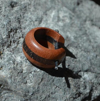 Cargar imagen en el visor de la galería, Pin Creolen Stick Ohrringe Holz 15mm rot braun Streifen - chic - net.de
