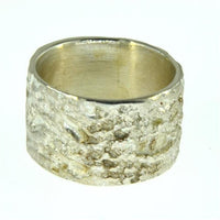 Load image into Gallery viewer, Ring 925 Sterling Silber Krater Oberfläche 14mm breit - chic - net.de
