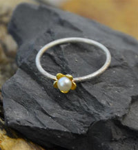 Load image into Gallery viewer, Ring Silber 925 vergoldet Perle Blume 1mm gebürstet - chic - net.de
