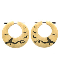 Load image into Gallery viewer, Schwarze Katze Holz - Creolen Ohrringe - chic - net.de
