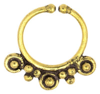 Cargar imagen en el visor de la galería, Septum Fake Piercing Nasenringe Kreise Punkte Messing antik goldfarben exotisch - chic - net.de
