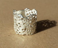 Cargar imagen en el visor de la galería, Silberring Lochmuster breit glänzend aus 925er Sterling Silber Damen Silberschmuck Ringe - chic - net.de
