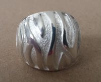 Load image into Gallery viewer, Silberring massiv hell oxidiert Wellen 925er Sterling Silber Damen Silberschmuck Ringe - chic - net.de
