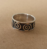 Cargar imagen en el visor de la galería, Silberring Muster Spiralen dunkel oxidiert 925er Sterling Silber Damen Silberschmuck Ringe - chic - net.de
